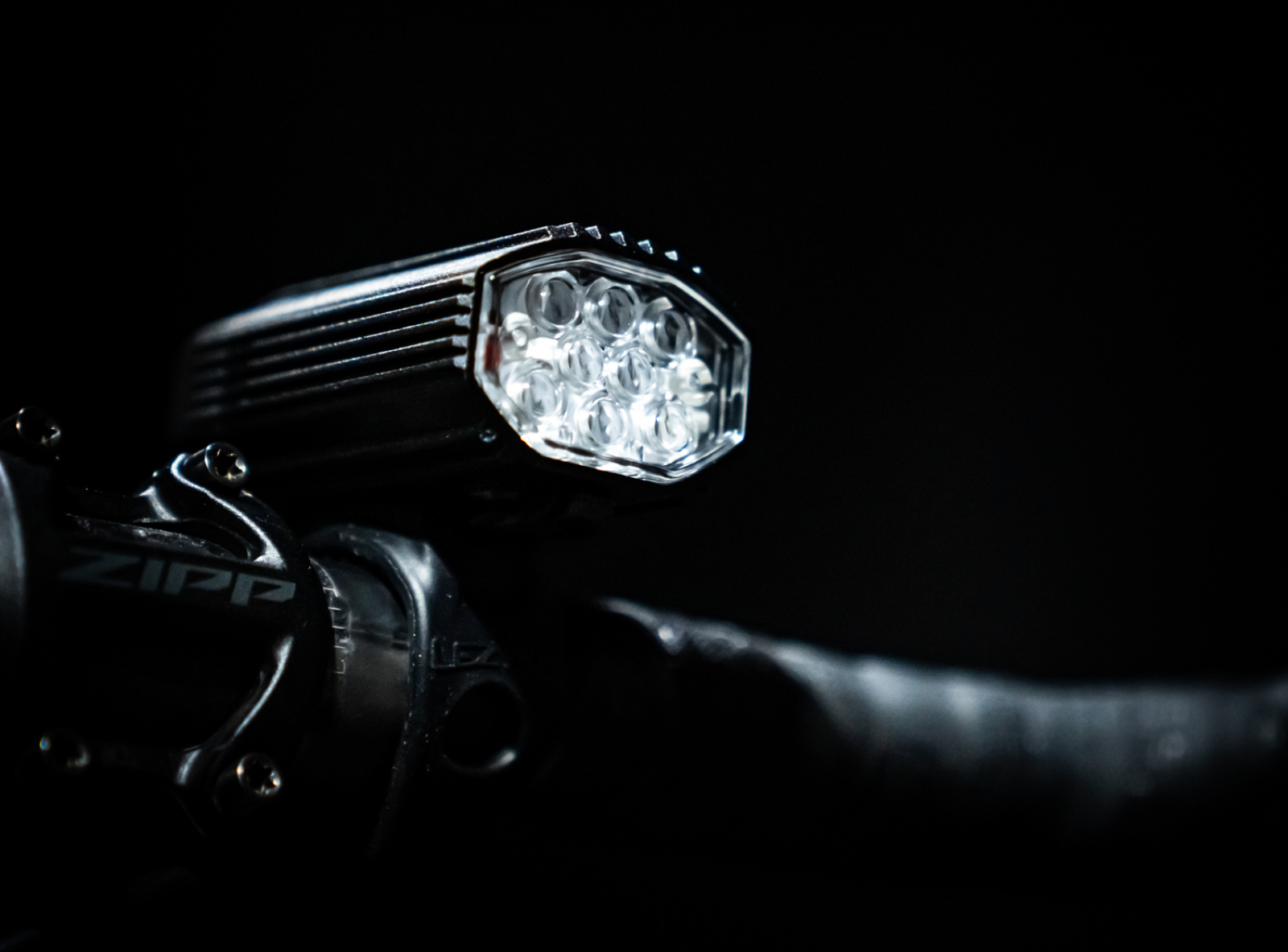 Lezyne Forlygte Lite Drive 1200+ - 1200 lumen - 1-LED-16-V337